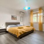 Apartman s klimatizací s terasou pro 9 os. se 2 ložnicemi A-21333-a
