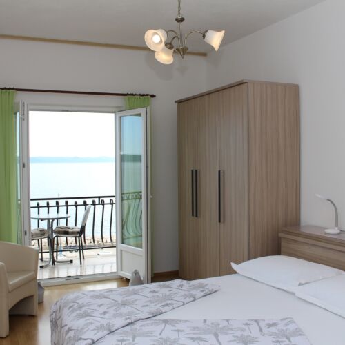 Apartman s klimatizací pro 5 os. se 2 ložnicemi s výhledem na moře A-21378-a