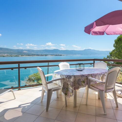 Apartament cu aer condiționat cu vedere spre mare cu 2 camere pentru 6 pers. A-21442-a