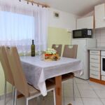 Apartman s klimatizací pro 4 os. se 2 ložnicemi s výhledem na moře A-21543-a