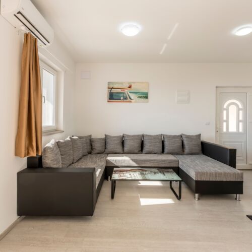 Apartament 7-osobowy z klimatyzacją z widokiem na morze z 3 pomieszczeniami sypialnianymi K-21718