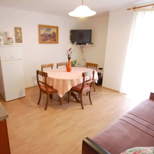 Apartament 4-osobowy z klimatyzacją z balkonem z 2 pomieszczeniami sypialnianymi A-21773-b