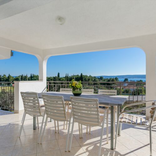 Apartament cu aer condiționat cu vedere spre mare cu 4 camere pentru 8 pers. A-21948-a