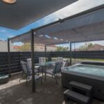 Apartman s klimatizací s terasou pro 6 os. se 2 ložnicemi A-22015-a