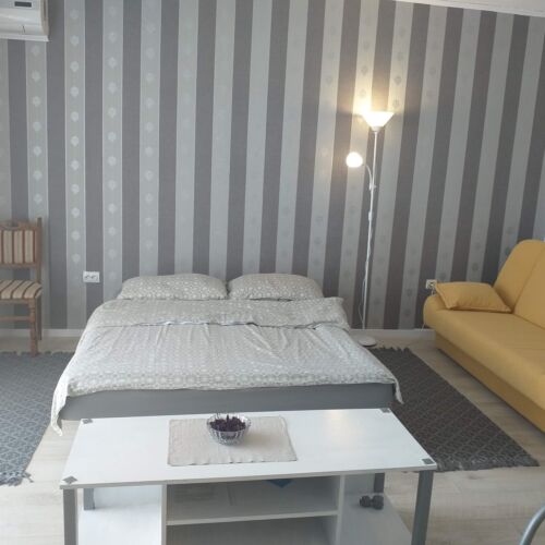 Apartament 3-osobowy z klimatyzacją z balkonem z 1 pomieszczeniem sypialnianym AS-22083-a