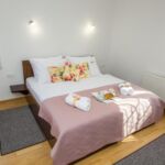 Camera tripla cu aer condiționat S-22116-h