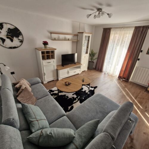 Mali balkon apartman za 4 osoba(e) sa 3 spavaće(om) sobe(om) A-22525-a