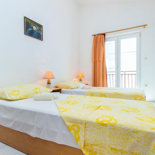 Apartament 4-osobowy z klimatyzacją z balkonem z 2 pomieszczeniami sypialnianymi A-22646-b
