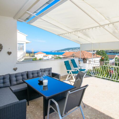 Apartament cu aer condiționat cu vedere spre mare cu 2 camere pentru 4 pers. A-22655-a