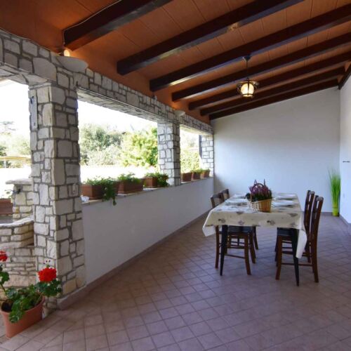 Apartman s klimatizací s terasou pro 6 os. se 2 ložnicemi A-22658-b