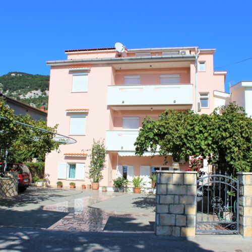 Klimatiziran Mali balkon apartman za 6 osoba(e) sa 3 spavaće(om) sobe(om) A-22725-a
