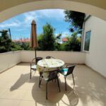Apartament 5-osobowy z klimatyzacją z balkonem z 2 pomieszczeniami sypialnianymi A-22752-b