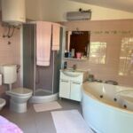 Apartman s klimatizací s terasou pro 4 os. se 2 ložnicemi A-22993-a