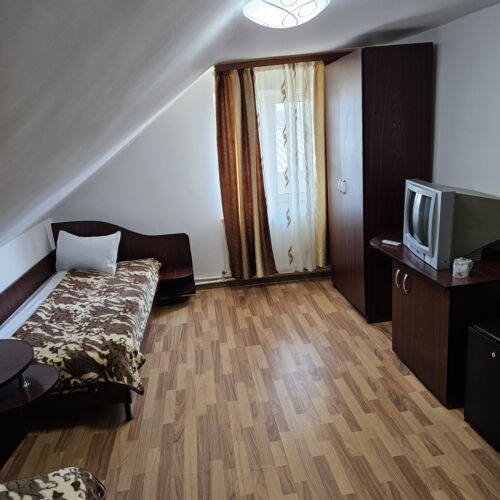 Camera twin economy la etaj