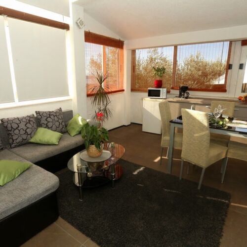 Apartament 4-osobowy z klimatyzacją na parterze z 2 pomieszczeniami sypialnianymi