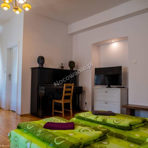 Pokój 4-osobowy na parterze z widokiem na dziedziniec (możliwa dostawka)