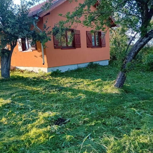 Casă de weekend la parter cu vedere spre curte pentru 7 pers. (se inchirieaza doar integral) (se poate solicita pat suplimentar)