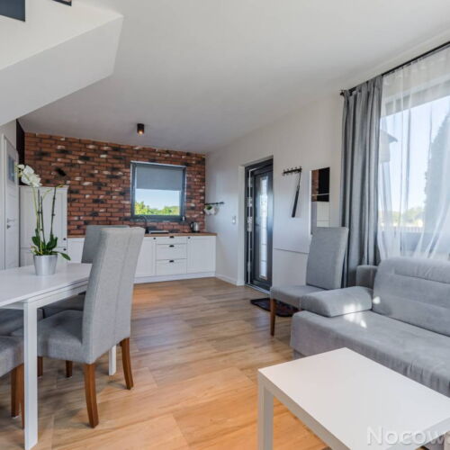 Hütte mit Dusche und Garten