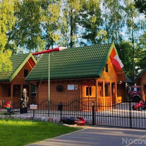 Domek drewniany 6-osobowy z prysznicem z dostępem do ogrodu