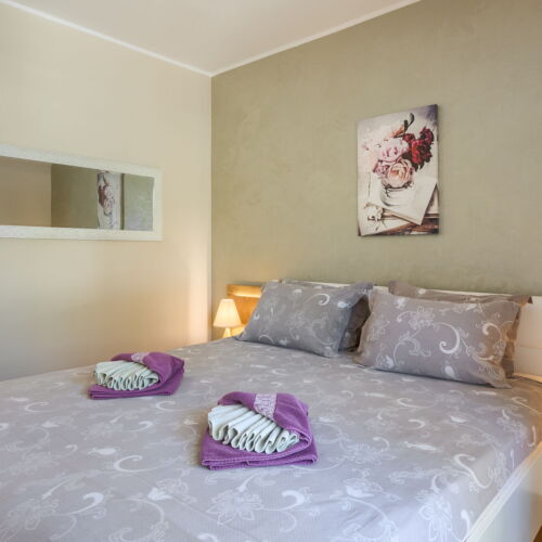 Apartament la parter cu aer condiționat cu 2 camere pentru 4 pers.