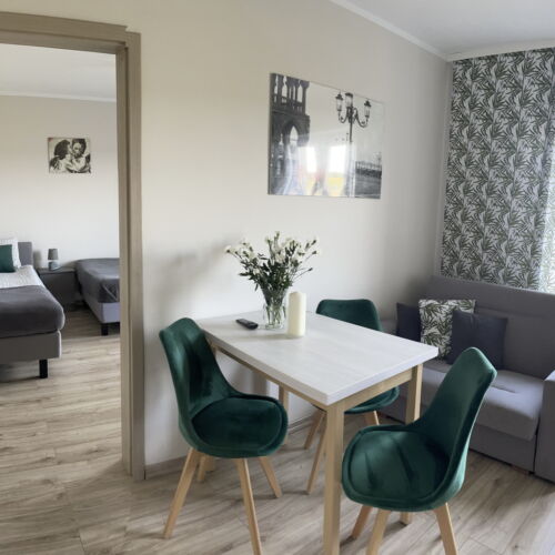 Pokój 4-osobowy z balkonem z aneksem kuchennym