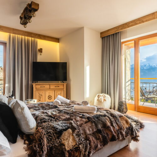 Pokoj s manželskou postelí