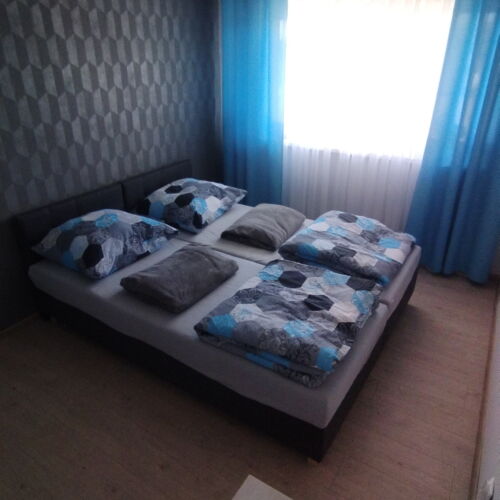 Pokoj s manželskou postelí