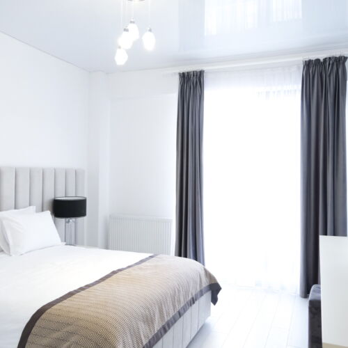 Apartament standard cu vedere parțială spre mare cu 2 camere pentru 4 pers.