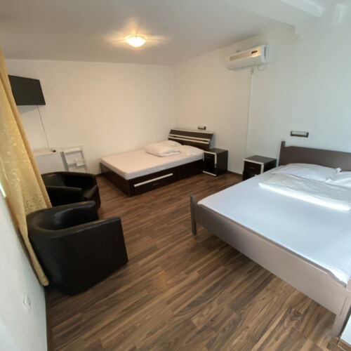 Camera cvadrupla family la parter