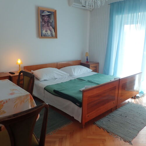 Camera twin la etaj cu aer condiționat