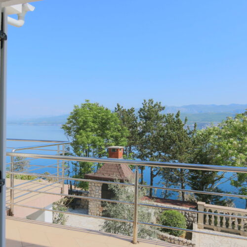 Apartament cu aer condiționat cu vedere spre mare cu 2 camere pentru 4 pers.