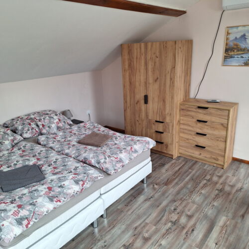 Apartman s galérií pro 6 os. se 3 ložnicemi s výhledem do dvora