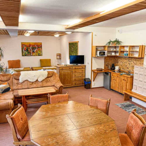 Apartament cu terasă cu vedere spre râu cu 1 camera pentru 4 pers. (se poate solicita pat suplimentar)