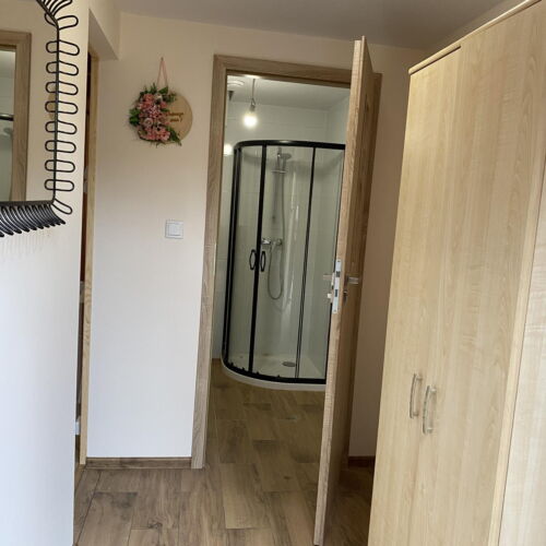 Domek letniskowy 4-osobowy Przyjazny podróżom rodzinnym z widokiem na las (możliwa dostawka)