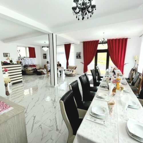 Vilă deluxe cu vedere spre pădure pentru 21 pers. (se inchirieaza doar integral) (se poate solicita pat suplimentar)