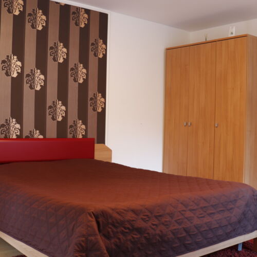 Camera dubla cu baie comună