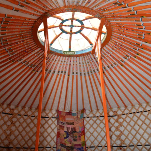 Camera iurtă cu vedere spre pădure pentru 8 pers.