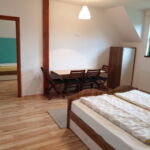 Upstairs 2-Room Apartment for 5 Persons with Shower