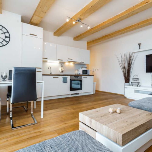 Apartman s terasou pro 4 os. se 2 ložnicemi s výhledem do zahrady (s možností přistýlky)