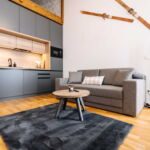 Apartman se sprchou s privátní koupelnou mimo apartmán pro 4 os.