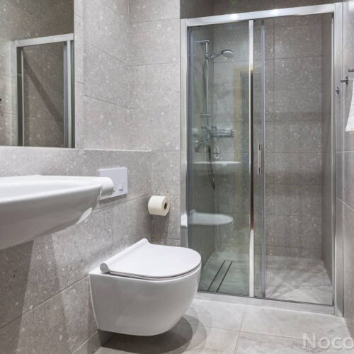 Camera twin cu baie lCD TV