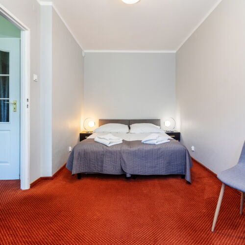 Camera twin cu duș cu grădină (se poate solicita pat suplimentar)