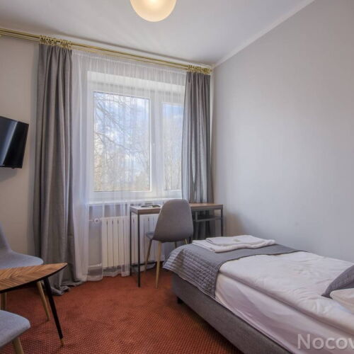 Camera single cu duș cu grădină