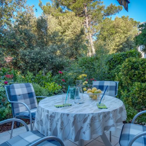 Apartament 4-osobowy z klimatyzacją na parterze z 1 pomieszczeniem sypialnianym