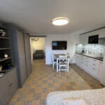 Apartament 2-osobowy z dostępem do ogrodu z własną kuchnią z 1 pomieszczeniem sypialnianym (możliwa dostawka)