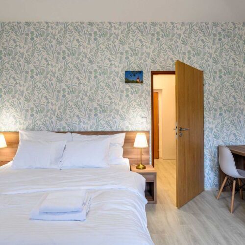 Dreibettzimmer mit Dusche Lcd/Plazma Tv