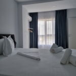 Apartament 3-osobowy Premia częściowy z widokiem na morze z 2 pomieszczeniami sypialnianymi