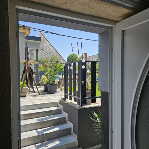 Apartman pro 4 os. se 2 ložnicemi s výhledem do dvora v suterénu