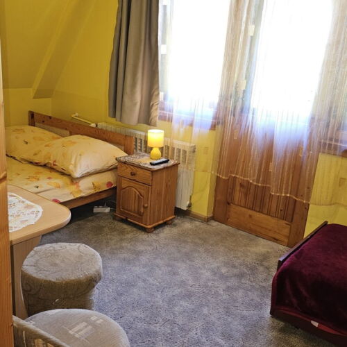 Pokój 3-osobowy z balkonem z widokiem na góry