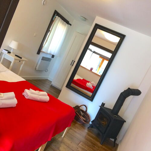 Camera twin cu baie cu bucătărie proprie